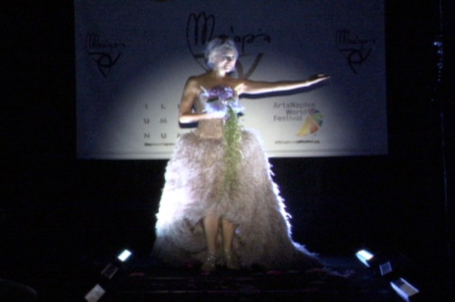 Metamorphosis Fashion Show Nadia 4-poster